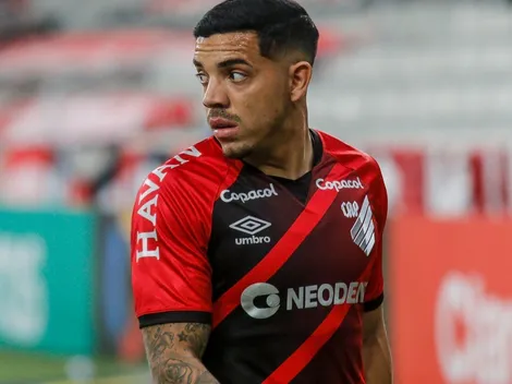 Petraglia repete modelo Terans e quer fechar com meia do Peñarol