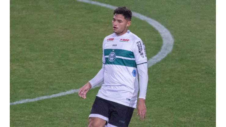 Foto: Robson Mafra/AGIF | Val está suspenso do jogo de volta nas quartas de final do Estadual