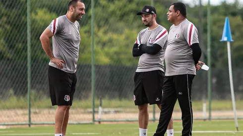 Foto: Rafael Melo/Santa Cruz F.C - Leston Júnior abriu o jogo sobre a instabilidade no Santa Cruz