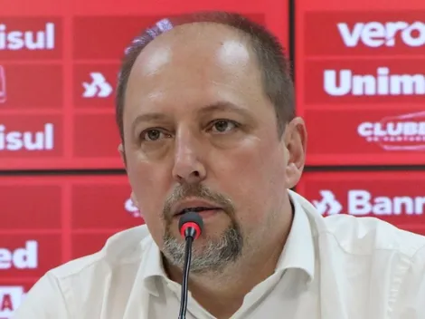 Barcellos tenta chapéu em Corinthians e Botafogo por meia de 24 anos