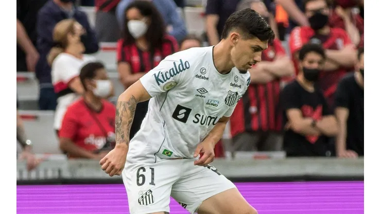 Foto: Robson Mafra/AGIF | Velázquez (suspenso) e +5 são desfalques no Santos