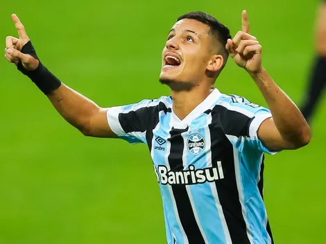 Staff de Ricardinho expõe situação de volta do atacante ao Grêmio