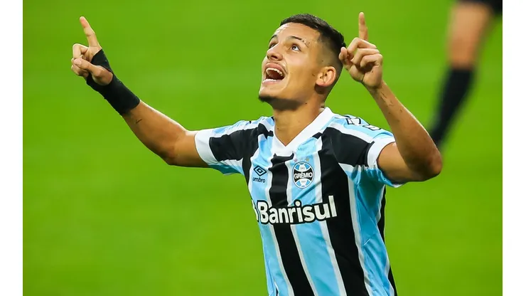 Foto: Pedro H. Tesch/AGIF - Ricardinho pode voltar ao Grêmio no meio do ano