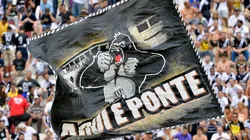 Torcida da Ponte Preta durante partida contra o America-MG pelo Campeonato Brasileiro B 2014 no estadio Moises Lucarelli