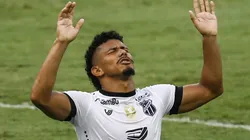 Foto: Bruna Prado/Getty Images - Sobral é alvo de Fabián Bustos desde sua chegada ao Santos