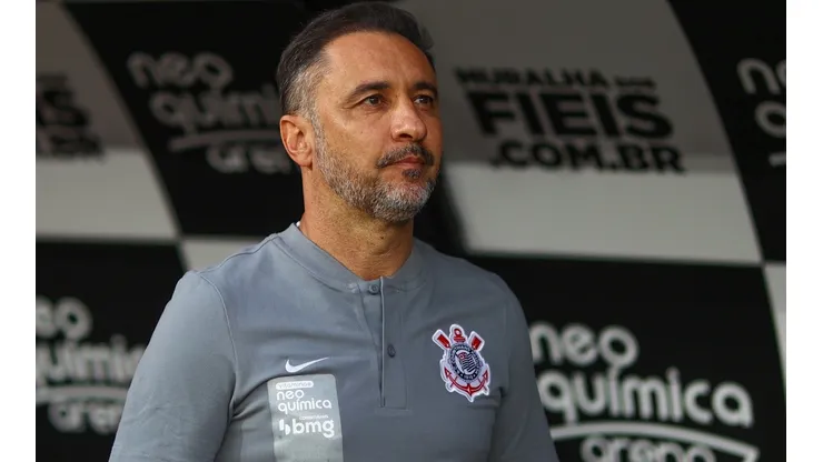 Vitor Pereira em sua primeira partida em casa com o Corinthians (Foto: Marcello Zambrana/AGIF)