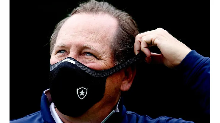 - O empresário está em busca de reforços para a equipe para a temporada