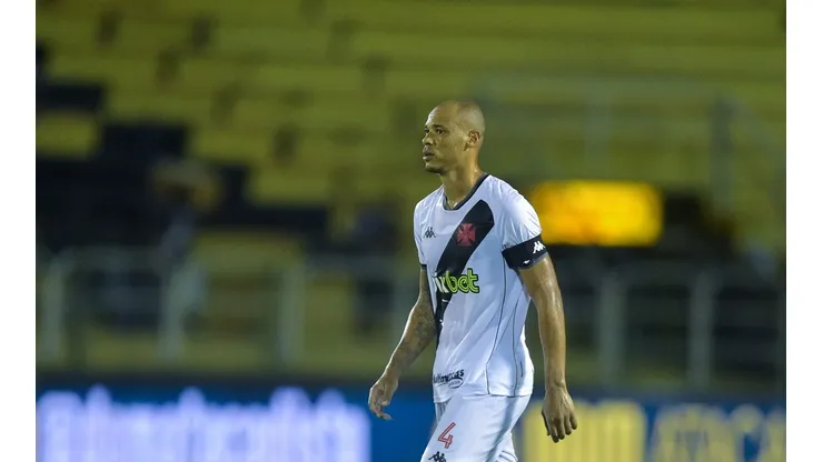 Foto: Thiago Ribeiro/AGIF | Vasco vai em busca do 4º zagueiro nesta janela de transferências