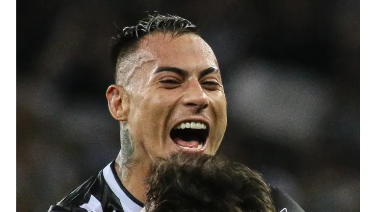 - Vargas tem contrato até dezembro