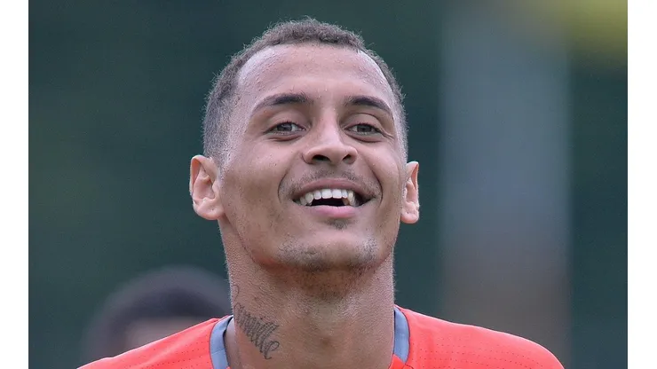 - O jogador está sendo cobiçado por outras equipes no Brasil