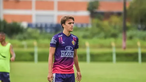 Meia ex-Brusque assina com o Atlético-GO até o fim do ano, por empréstimo