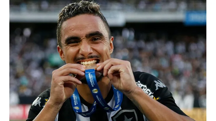 Foto: Vitor Silva/Botafogo/Divulgação - Rafael: lateral se machucou no 1º jogo da temporada 2022