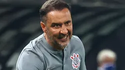 Foto: Marcello Zambrana/AGIF - Vitor Pereira (foto) tem dado espaço a Adson no Corinthians, por isso o "não" a empréstimo ao Cruzeiro