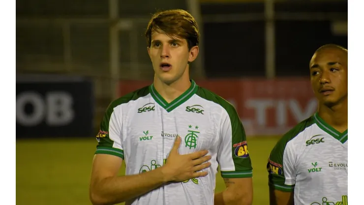 Léo Passos deixou o América para assinar com o Náutico; outro ex-jogador de Clube mineiro fará o mesmo processo