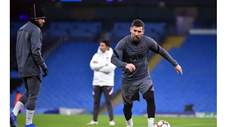 Após vaias, Neymar e Messi recebem apoio de ex-companheiros na época do Barcelona
