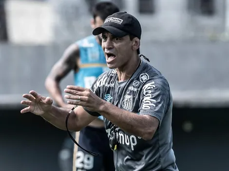 Bustos manda forte recado aos jogadores do Santos após derrota para o Palmeiras