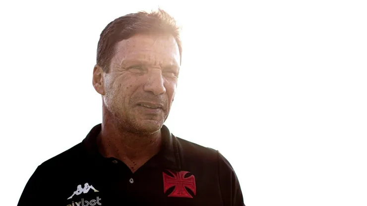 Foto: (Jorge Rodrigues/AGIF) - Zé Ricardo já projetou os próximos clássicos entre Vasco e Flamengo, válidos pela semifinal do Campeonato Carioca