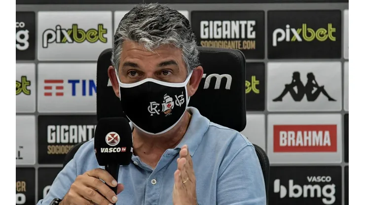 Foto: Thiago Ribeiro/AGIF - Carlos Brazil admite busca por até cinco reforços para a Série B