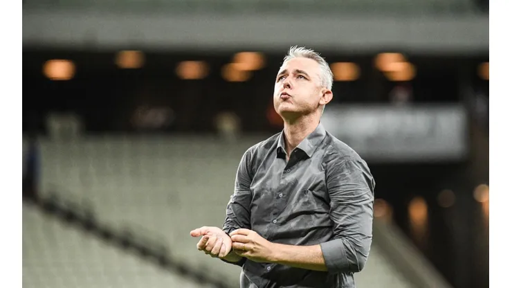 Kely Pereira/AGIF. Tiago Nunes pode receber o tão esperado centroavante para o Ceará.
