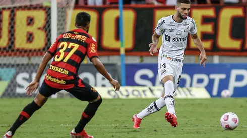 Wagner Leonardo atuando pelo Leão. Foto: Paulo Paiva/AGIF