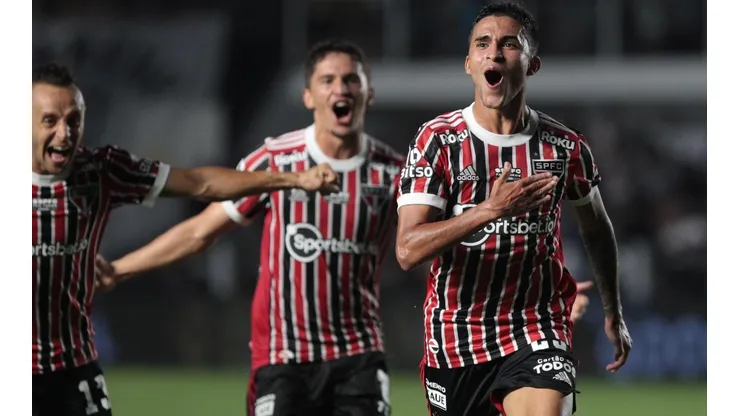 Divulgação/São Paulo Twitter. O time, que começou o Paulistão na zona de rebaixamento, busca a primeira colocação na chave.