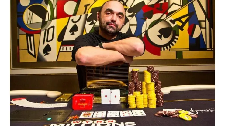 Tony Sinishtaj ficou com uma alta premiação (Foto: Jamie Thomson/PokerNews)