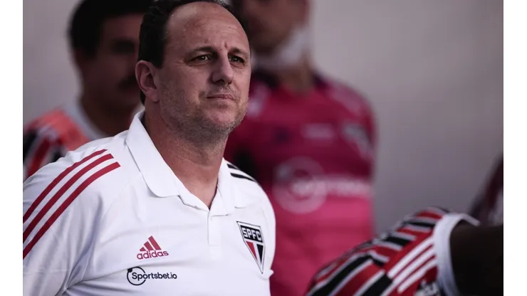 Rogerio Ceni técnico do São Paulo durante partida contra o Santos no estádio Vila Belmiro pelo Campeonato Paulista 2022. Foto: Ettore Chiereguini/AGIF