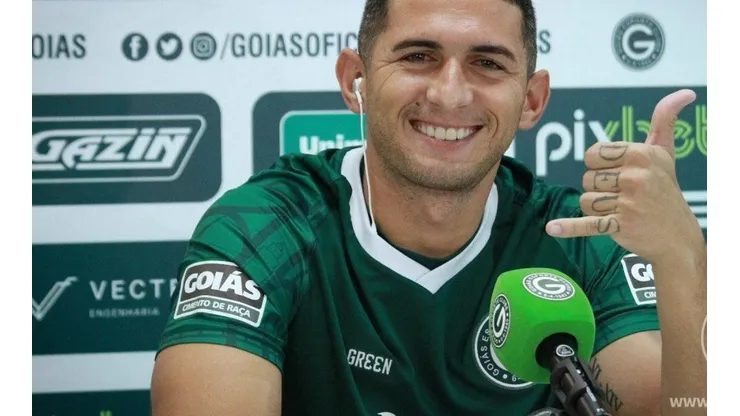 Foto: (Site Oficial Goiás/Rosiron Rodrigues) - Danilo Barcelos falou pela primeira vez como jogador do Goiás nesta sexta (11)