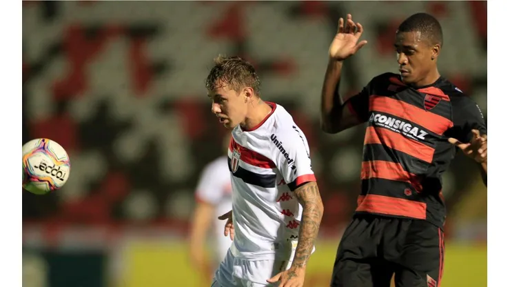 Foto: Thiago Calil/AGIF - Wesley Pionteck pertencia ao Botafogo-SP, quando agrediu a ex-namorada em 2019