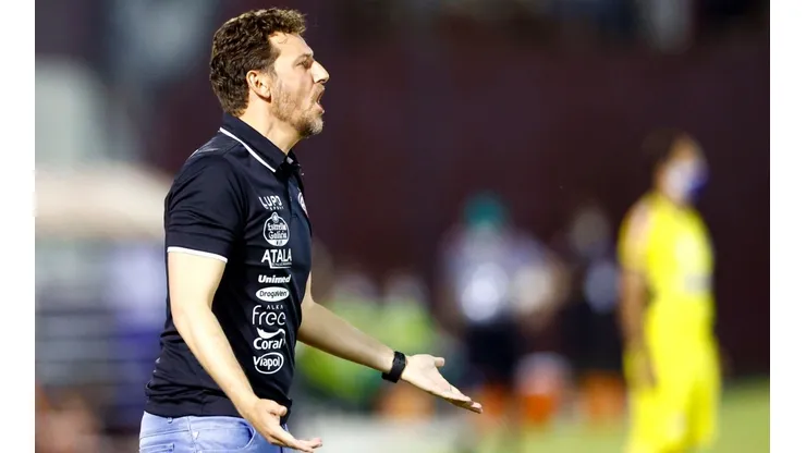 Thiago Calil/AGIF. Elano admite queda de rendimento da Ferroviária mas vê esperanças de reação.