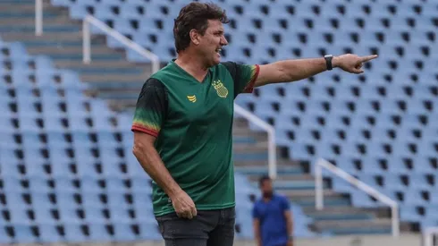 Foto: (Flickr Oficial Sampaio Corrêa/Ronald Felipe/Sampaio Corrêa) - João Brigatti, técnico do Sampaio, terá uma novidade à disposição no clássico contra o Moto Club