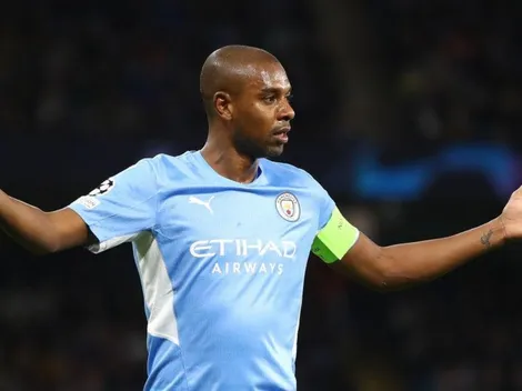 Com futuro indefinido, torcida do Athletico faz coro para Fernandinho voltar ao Furacão