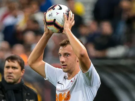 Empresário de Carlos Augusto dá 'mãozinha' e Corinthians se aproxima de camisa 9