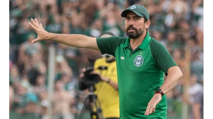 Foto: Robson Mafra/AGIF - Morínigo esboça time titular do Coritiba para duelo da Copa do Brasil