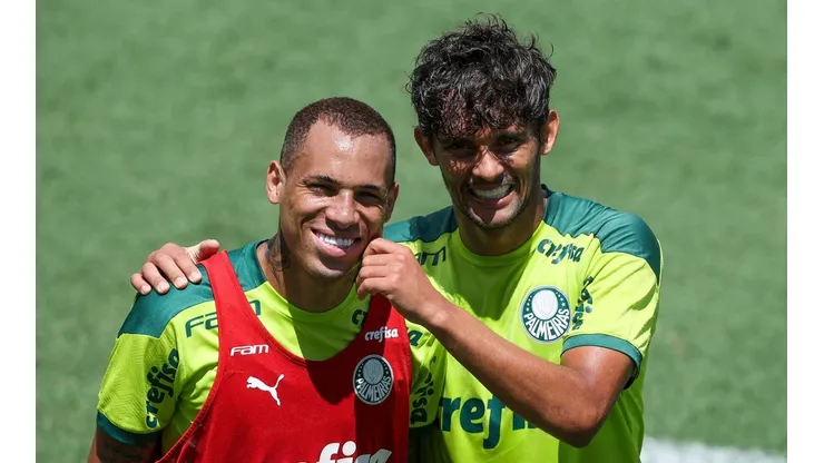 Foto: Cesar Greco - Breno Lopes (à esq.) foi oferecido pelo Palmeiras em lista por Pedro, do Flamengo