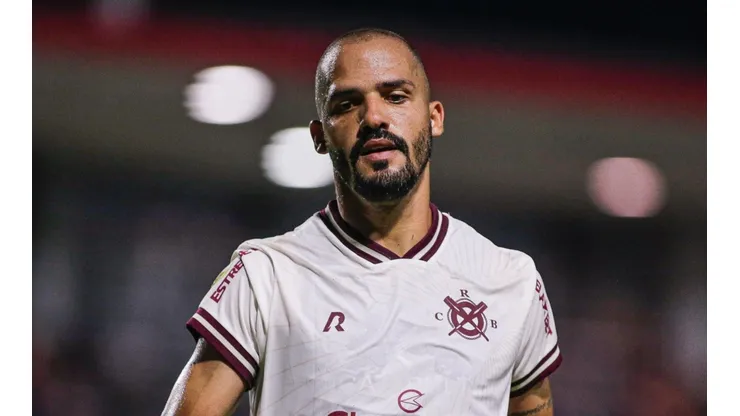 Foto: (Alisson Frazao/AGIF) - Artilheiro do CRB na temporada, Anselmo Ramon entrou na mira de um gigante brasileiro