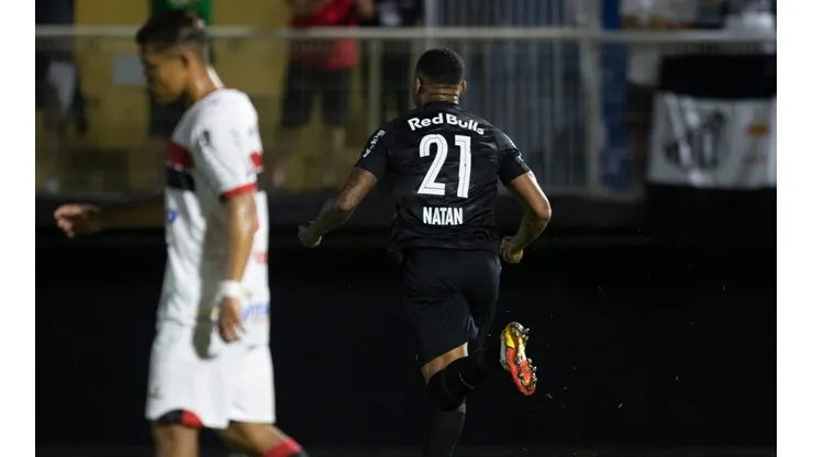 Foto: Diogo Reis/AGIF - O Botafogo-SP vem sofrendo muitos gols de bola aérea nos últimos jogos