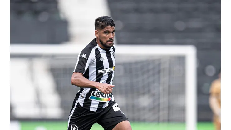Foto: Jorge Rodrigues/AGIF | Daniel Borges comentou historico recente em clássicos contra Fluminense e Flamengo