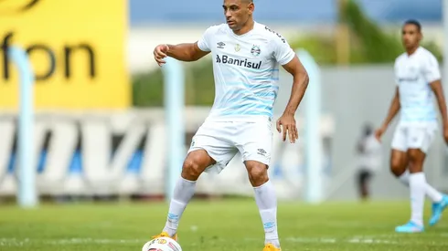 Diego Souza está fora do GreNal (Foto: Pedro H. Tesch/AGIF)