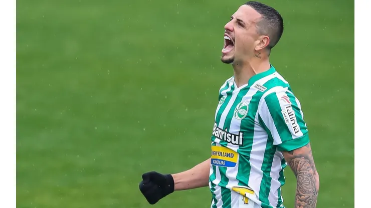Foto: Pedro H. Tesch/AGIF - Matheus Peixoto está de volta ao Brasil e interessa ao Botafogo