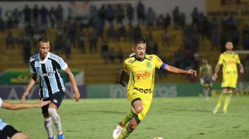 Foto: Cortesia de EFFE Assessoria/ Neto Moura em campo pelo Mirassol