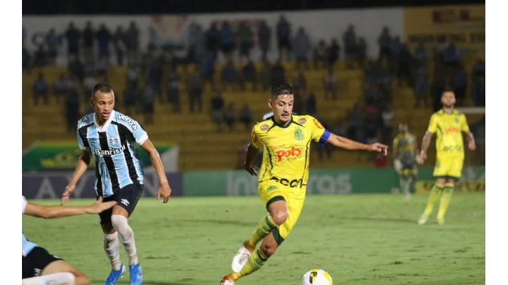 Foto: Cortesia de EFFE Assessoria/ Neto Moura em campo pelo Mirassol