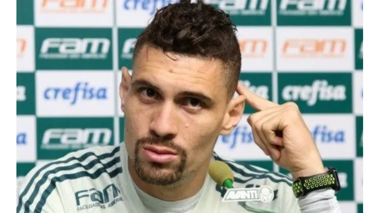 Foto: César Greco - Moisés foi decisivo no título brasileiro de 2016 do Palmeiras, mas pode retornar ao Brasil para jogar em rival
