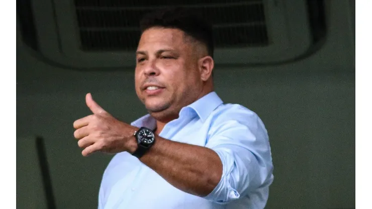 - Milton tem como exemplo a compra do Cruzeiro por Ronaldo