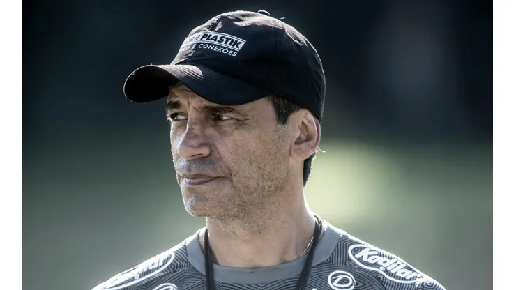 - Fabián Bustos é o novo treinador do Peixe