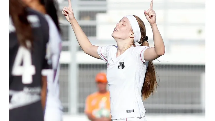 Ketlen revela identificação com o Santos desde criança e fala sobre representatividade no futebol feminino