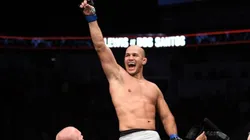 Foto: Getty Images - Junior Cigano festejando uma vitória no UFC