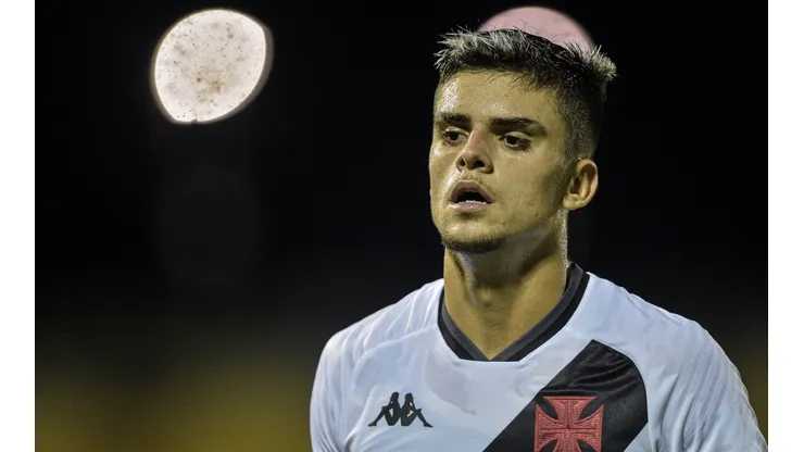 Foto: Thiago Ribeiro/AGIF - Gabriel Pec teve renovação acertada há duas semanas, mas Vasco pode contratar ponta da Caldense para Série B