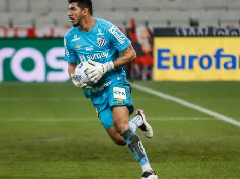 Alvo do Flamengo, João Paulo se reúne com empresário e define futuro no Santos