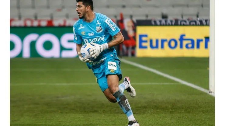 Gabriel Machado/AGIF - Alvo do Flamengo, João Paulo define futuro no Santos